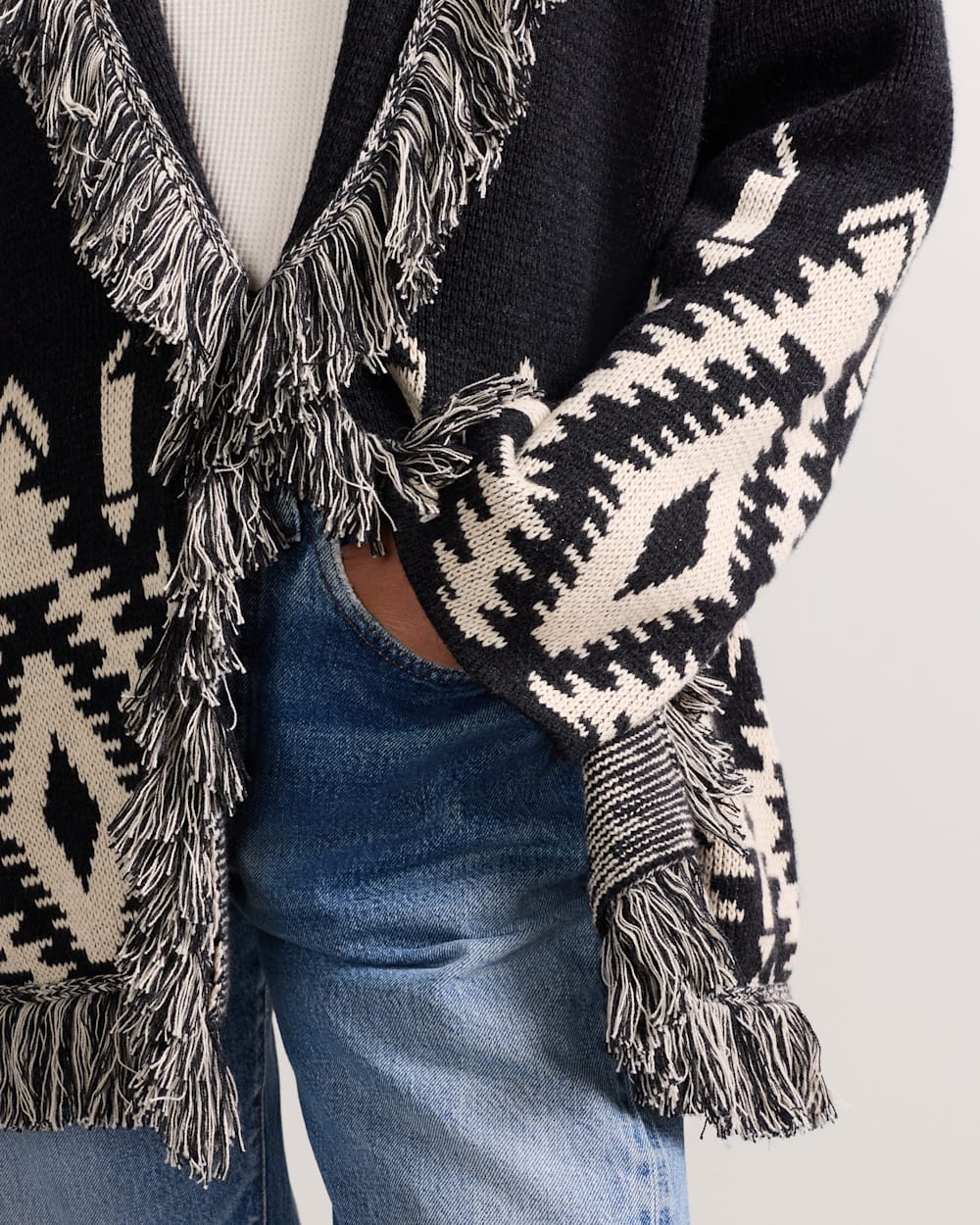 PENDLETON WOMEN'S GRAPHIC FRINGE CARDIGAN