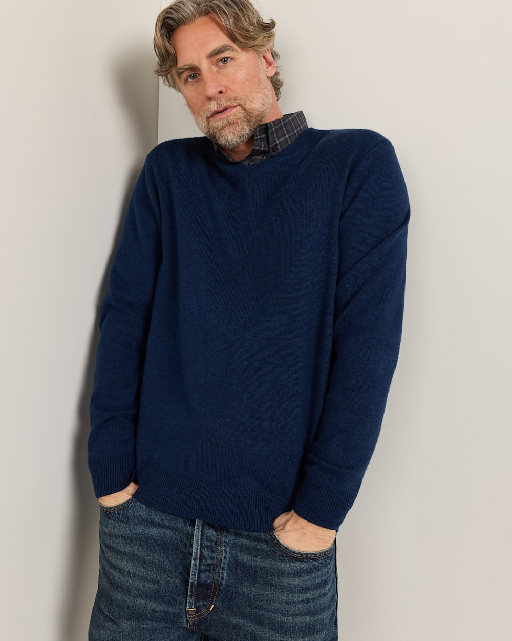 PENDLETON MEN'S MERINO V-NECK SWEATER