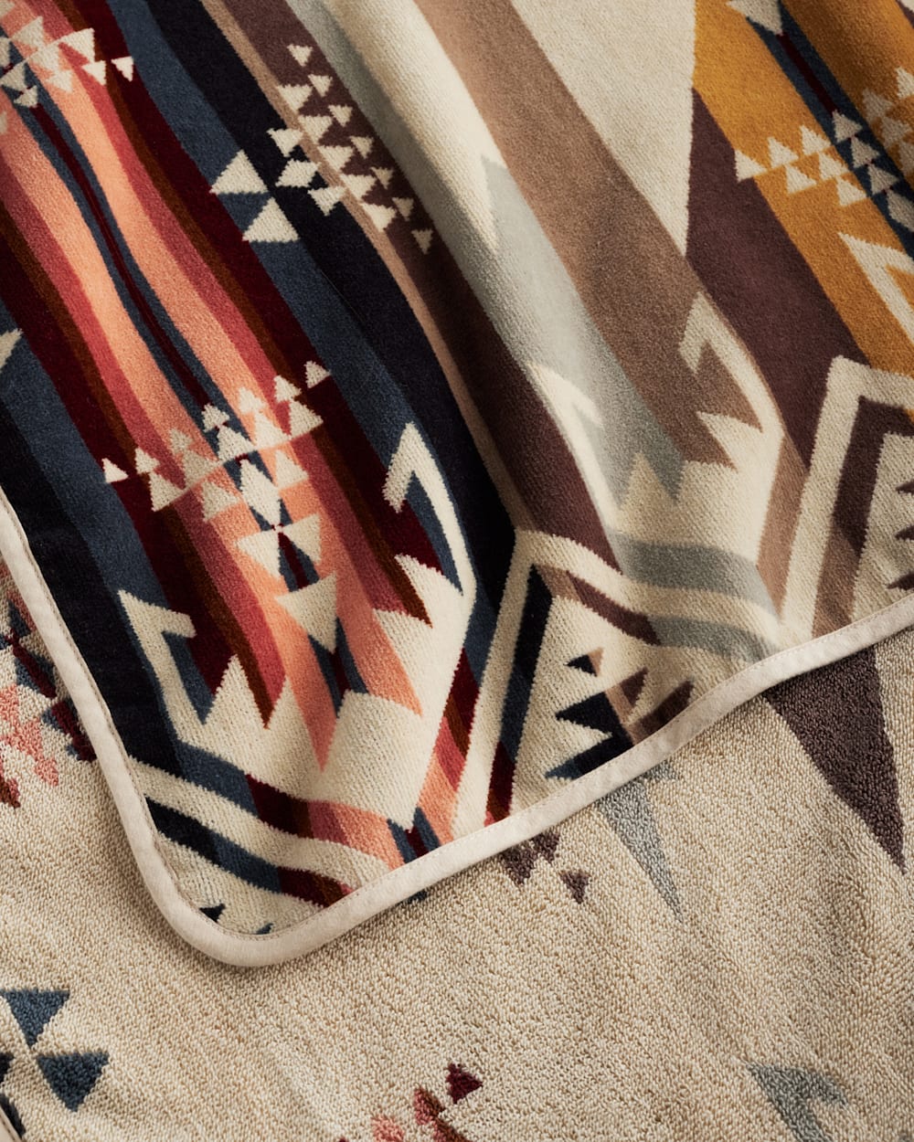 PENDLETON WHITE SANDS TWEEN HOODED TOWEL