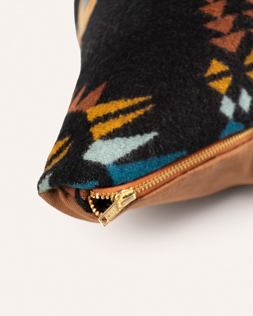 PENDLETON RANCHO ARROYO WOOL PET BED