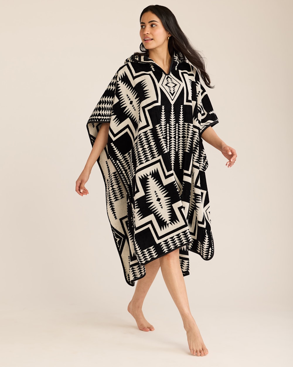 PENDLETON HARDING ADULT HOODED TOWEL