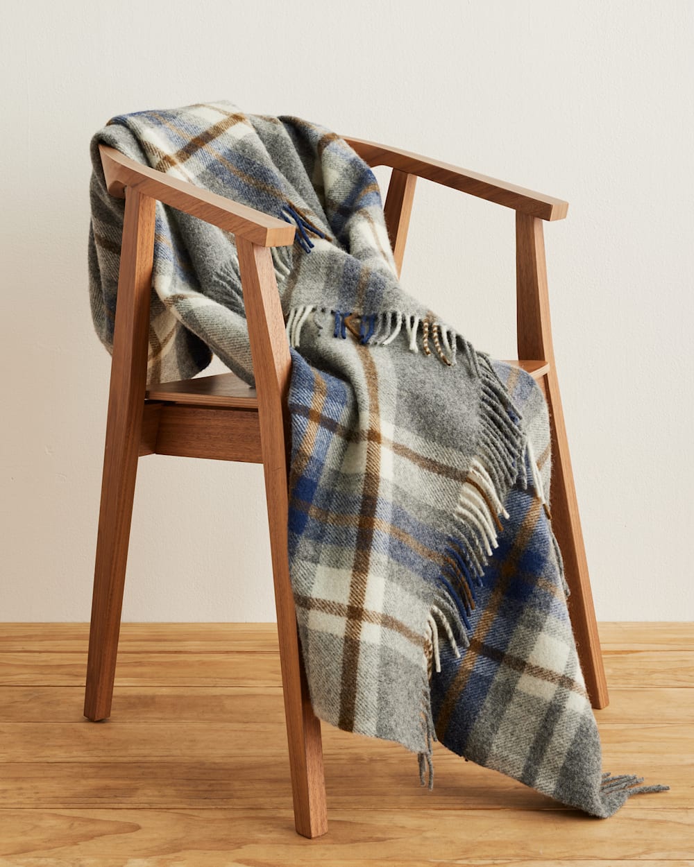 PENDLETON MOTOR ROBE THROW WITH LEATHER CARRIER