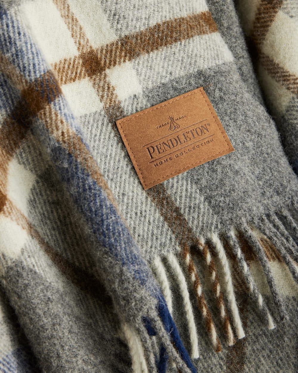 PENDLETON MOTOR ROBE THROW WITH LEATHER CARRIER