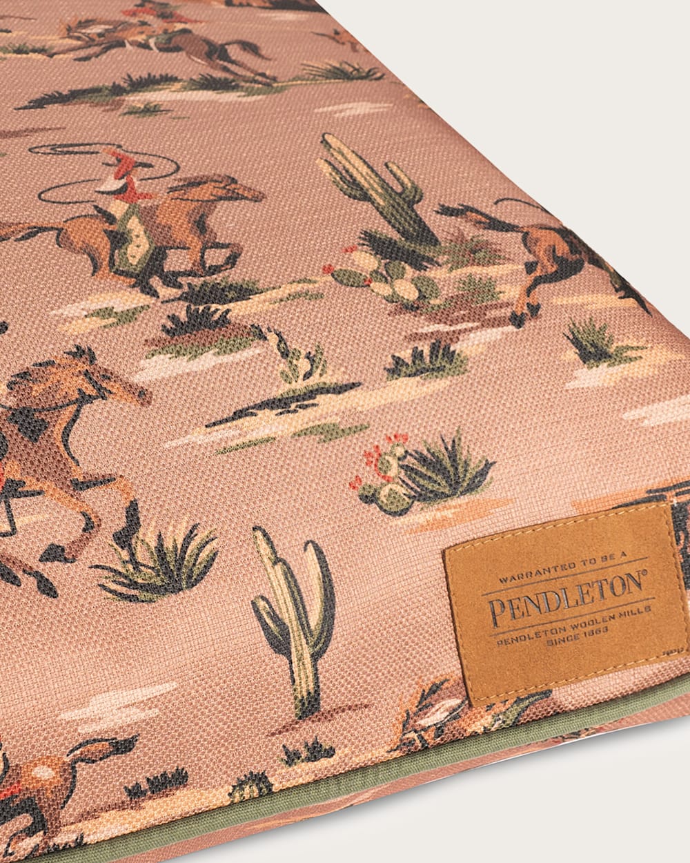 PENDLETON COWBOY PLAINS ALL SEASON PET BED - NAPPER