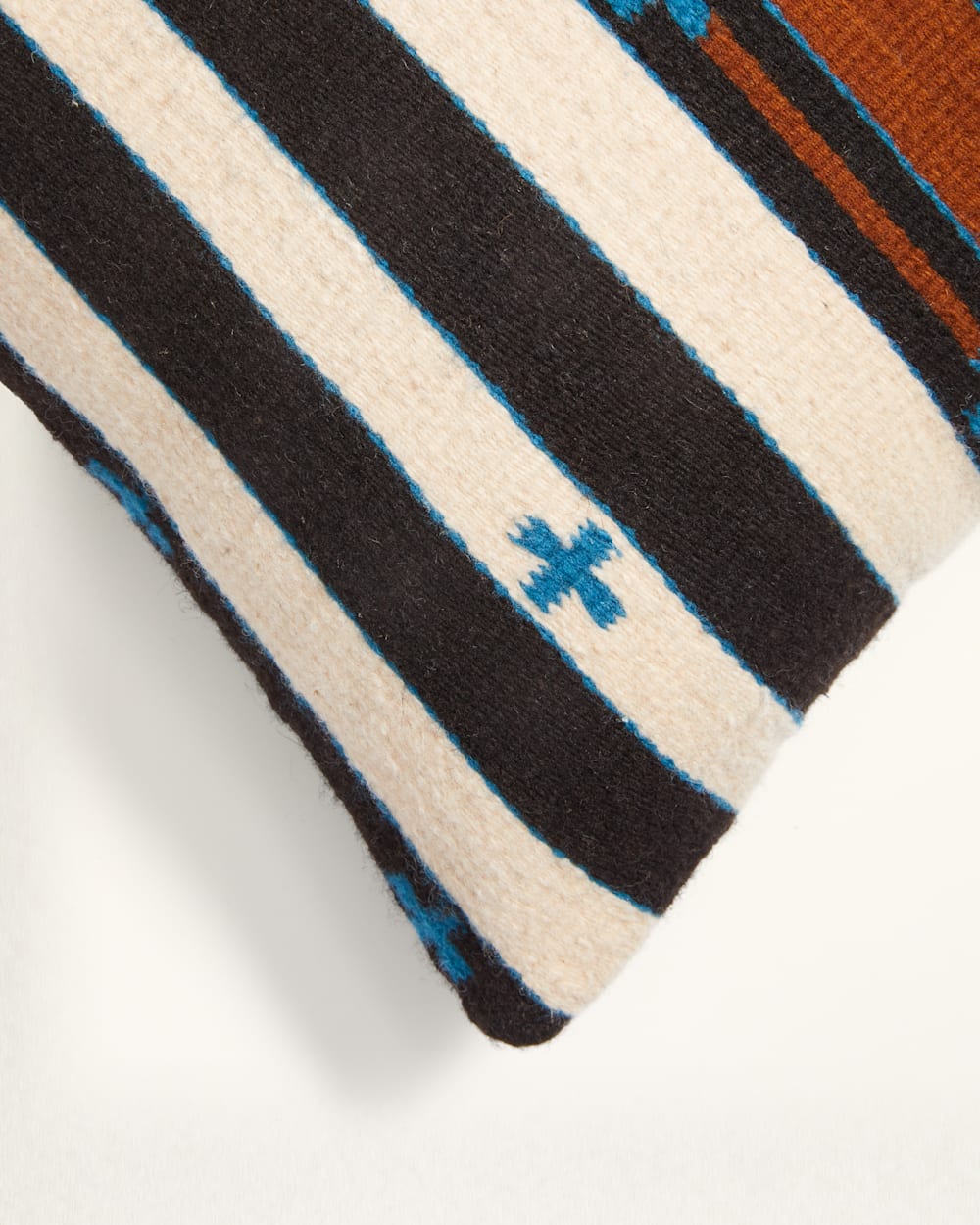 PENDLETON TURQUOISE CROSSES LUMBAR PILLOW