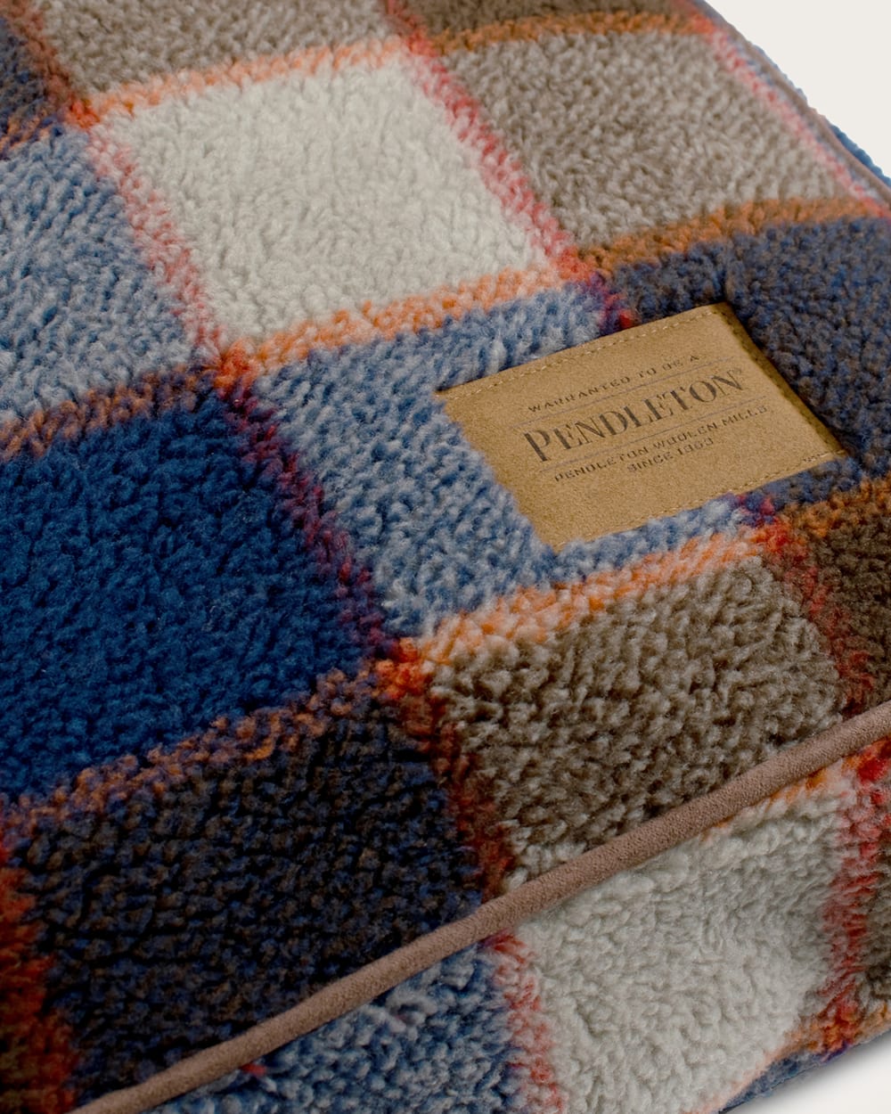 PENDLETON MOUNTAIN PLAID PET BED - NAPPER